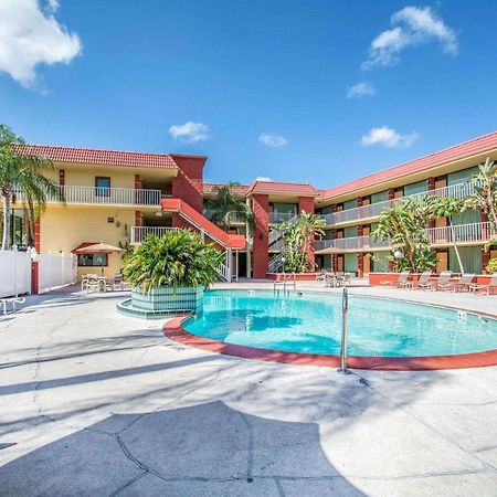 Quality Inn & Suites At Tropicana Field San Petersburgo Exterior foto