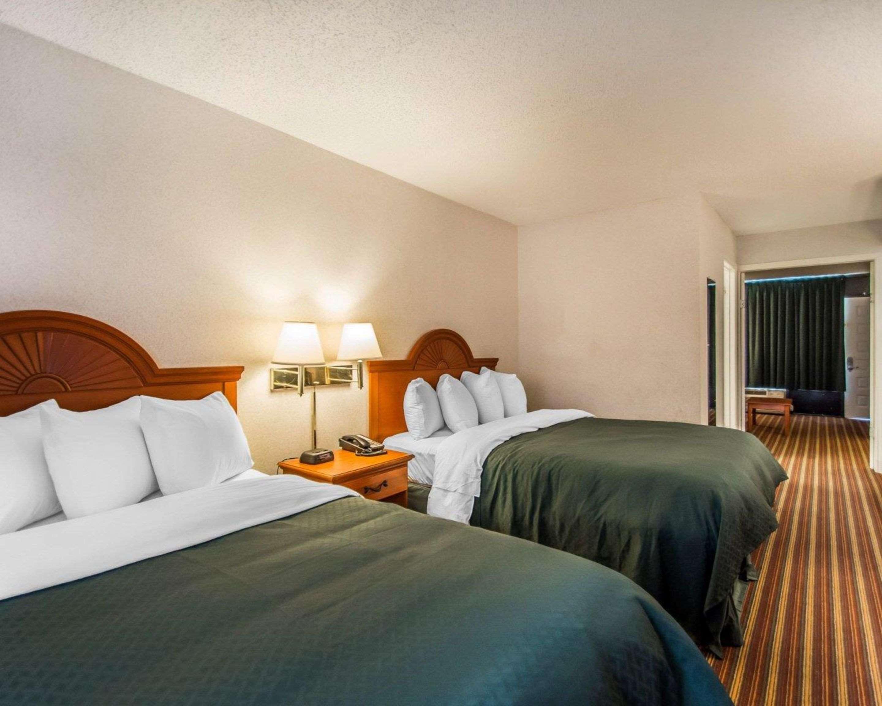 Quality Inn & Suites At Tropicana Field San Petersburgo Exterior foto