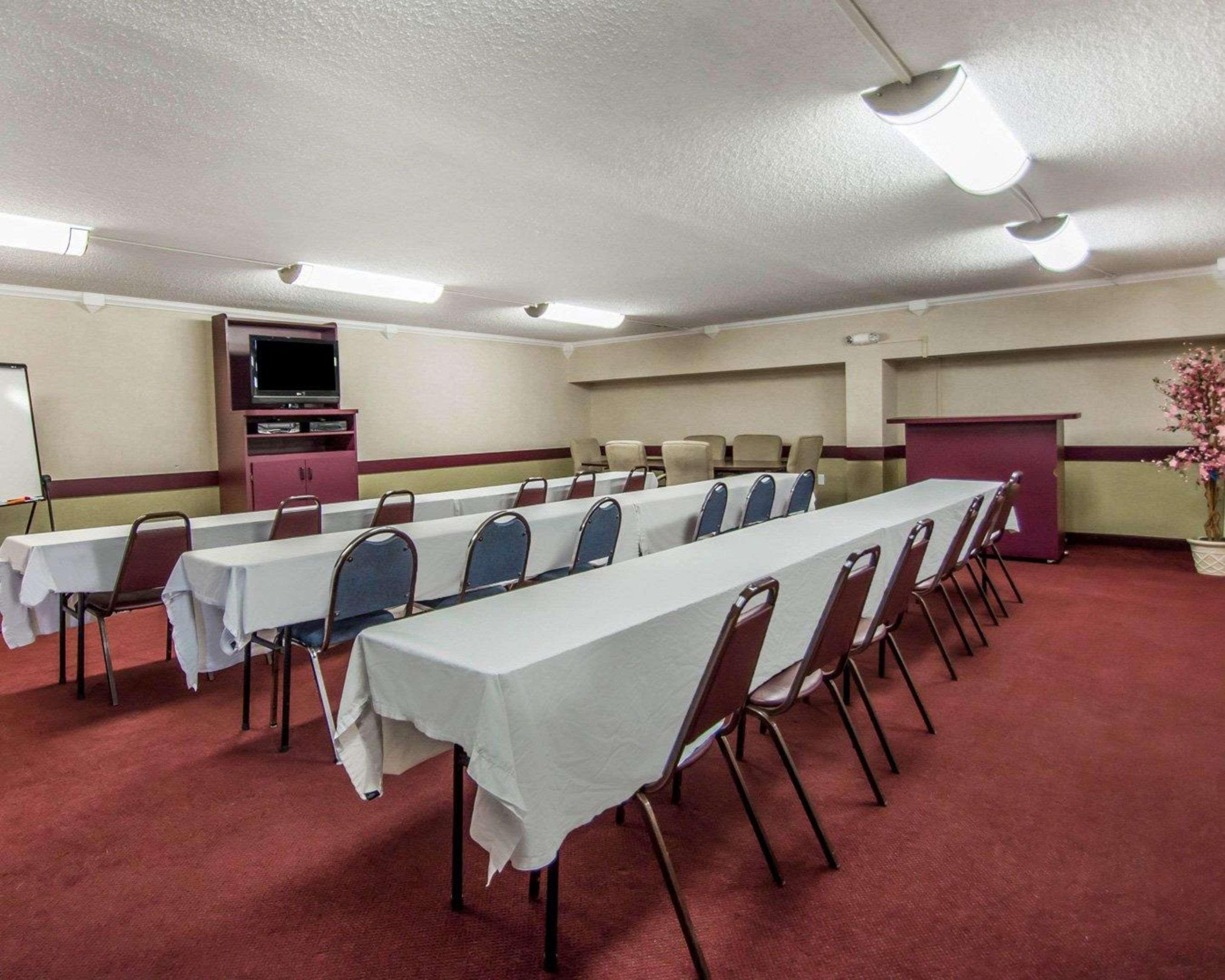 Quality Inn & Suites At Tropicana Field San Petersburgo Exterior foto