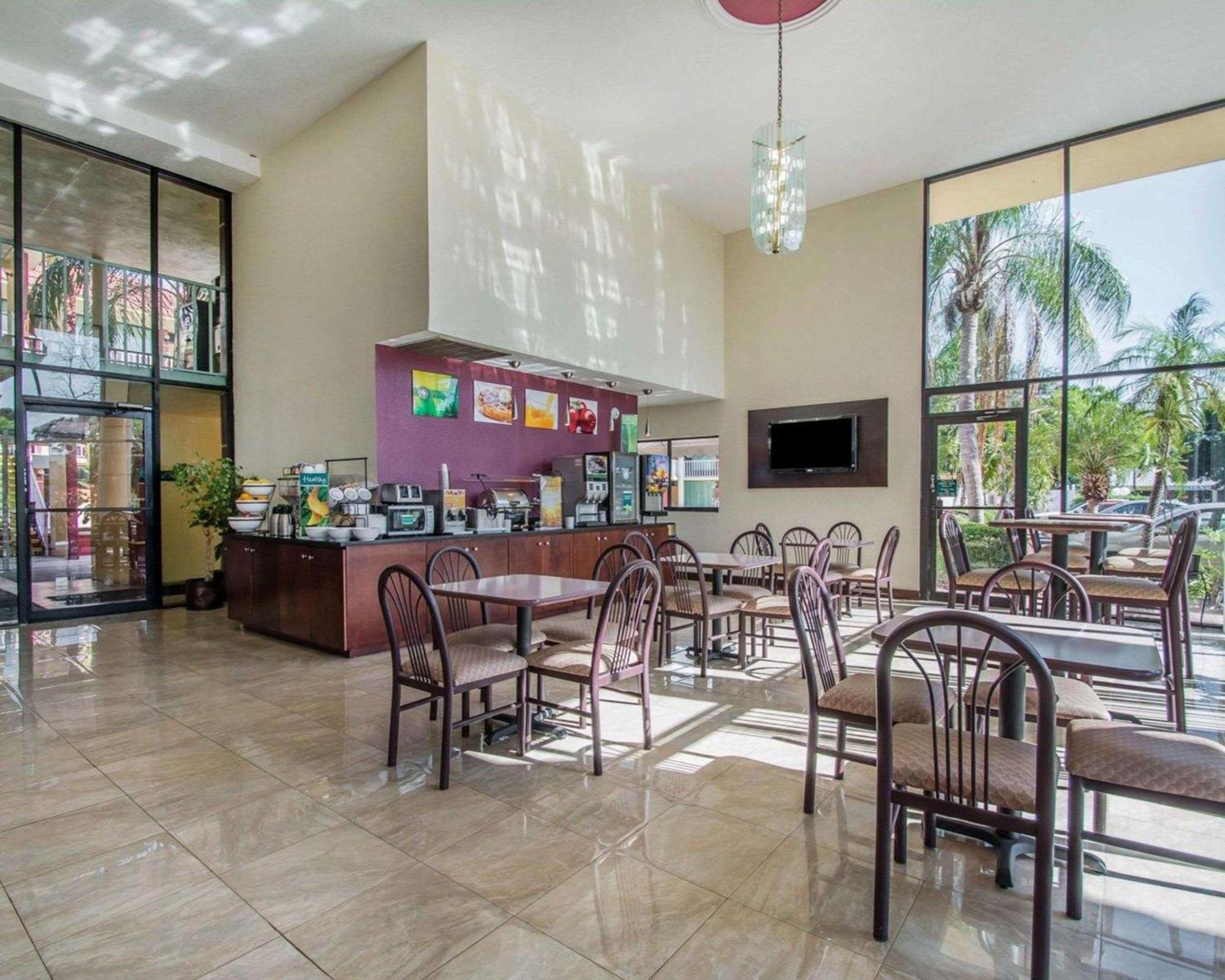 Quality Inn & Suites At Tropicana Field San Petersburgo Exterior foto