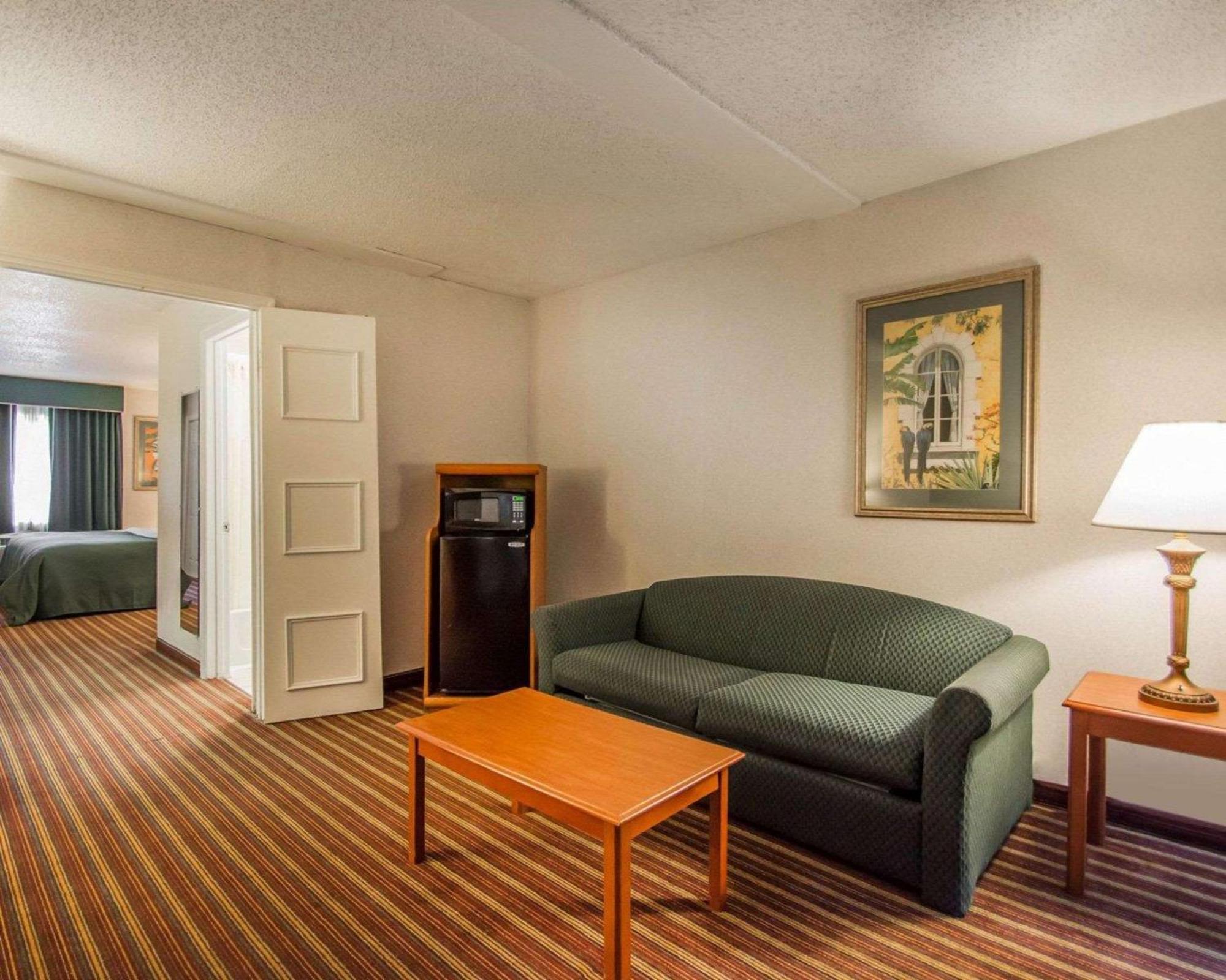 Quality Inn & Suites At Tropicana Field San Petersburgo Exterior foto