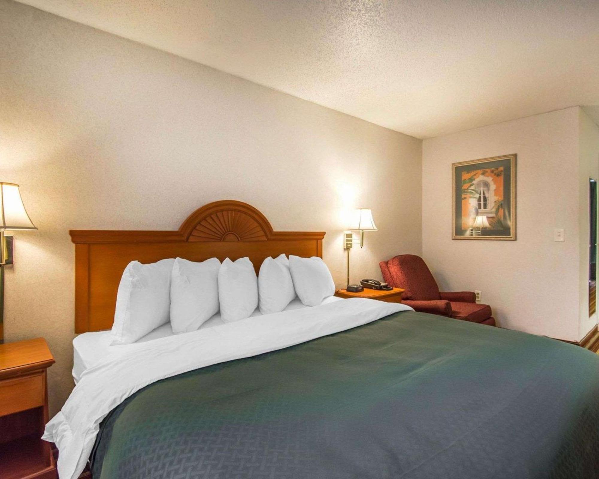 Quality Inn & Suites At Tropicana Field San Petersburgo Exterior foto