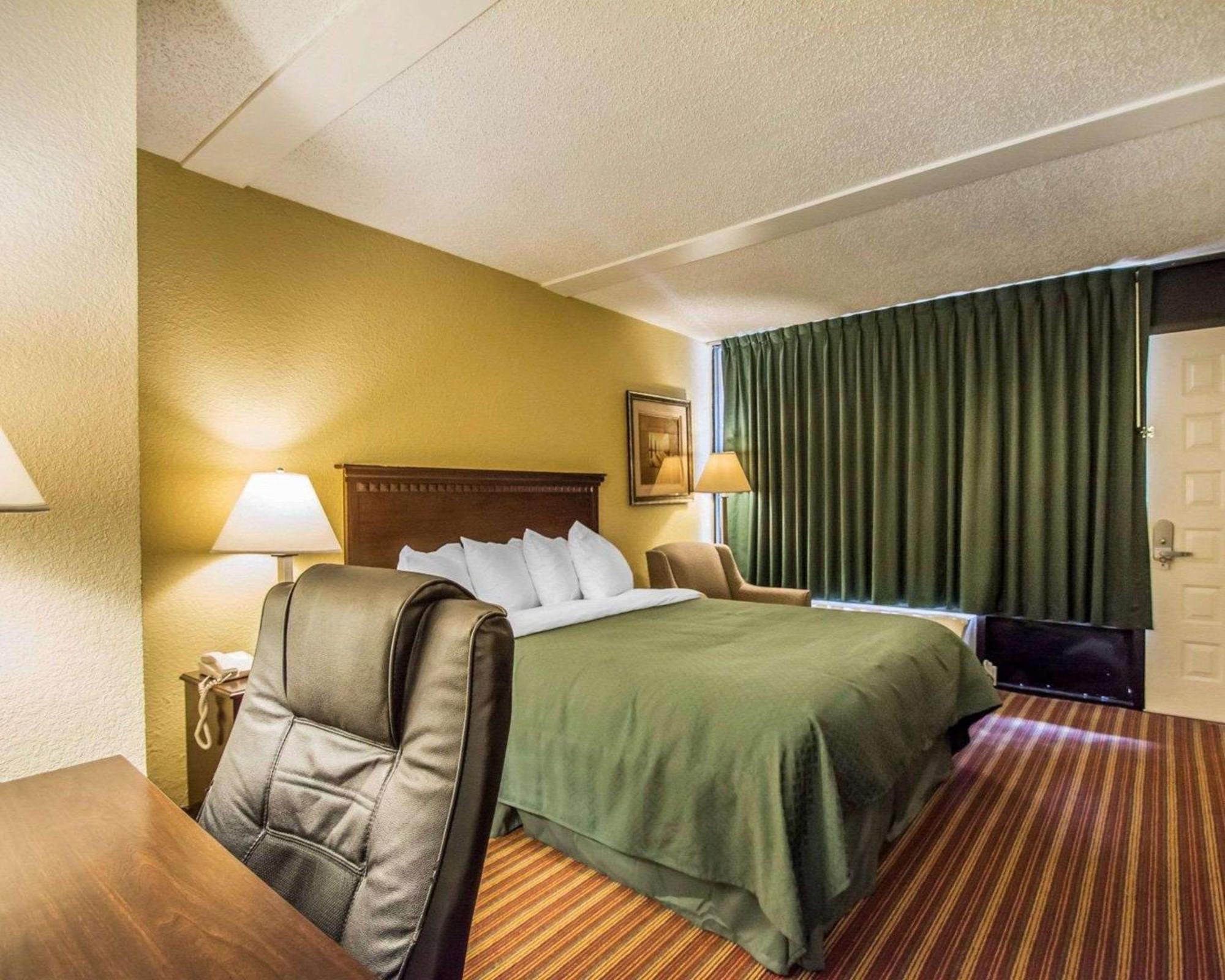 Quality Inn & Suites At Tropicana Field San Petersburgo Exterior foto