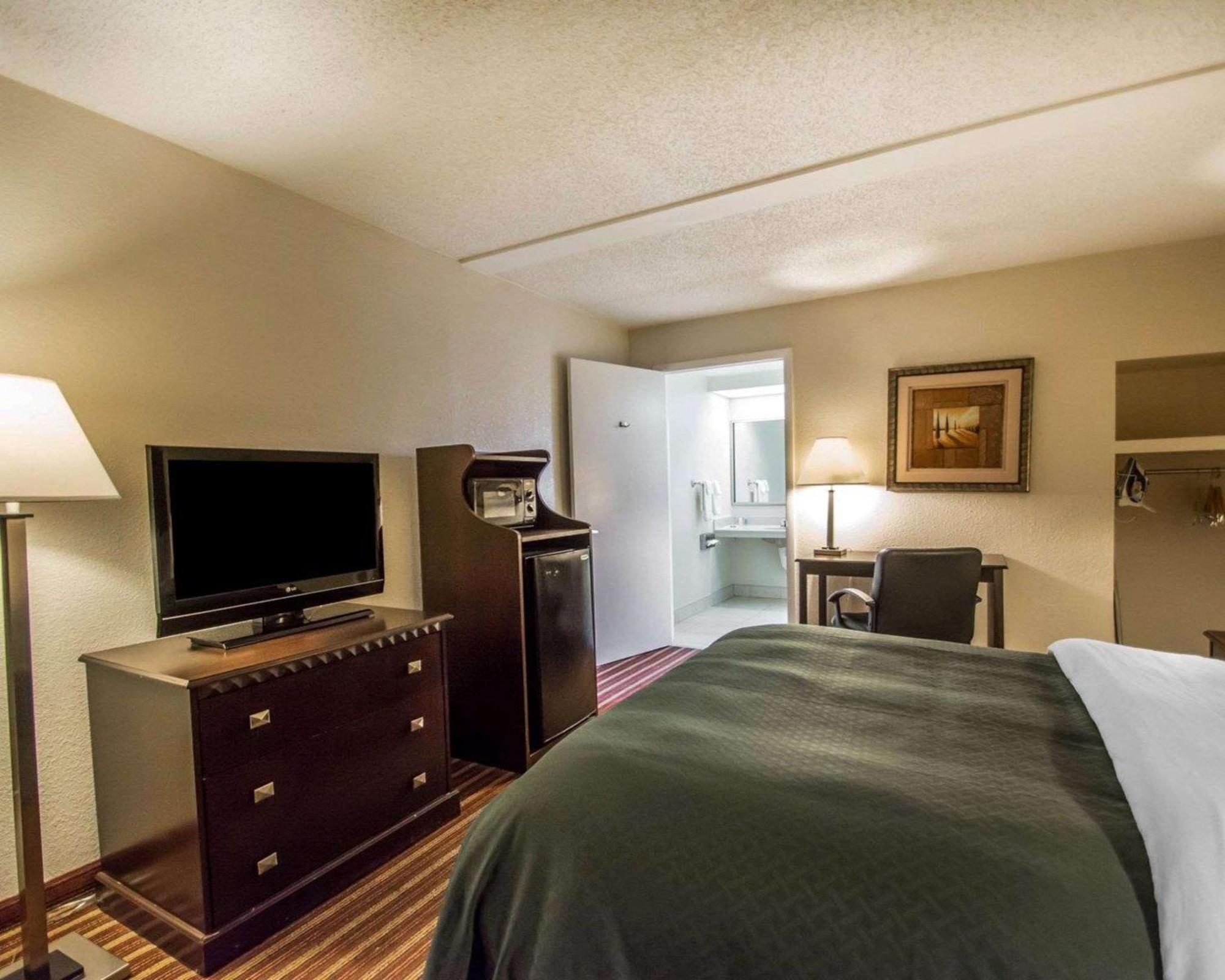 Quality Inn & Suites At Tropicana Field San Petersburgo Exterior foto