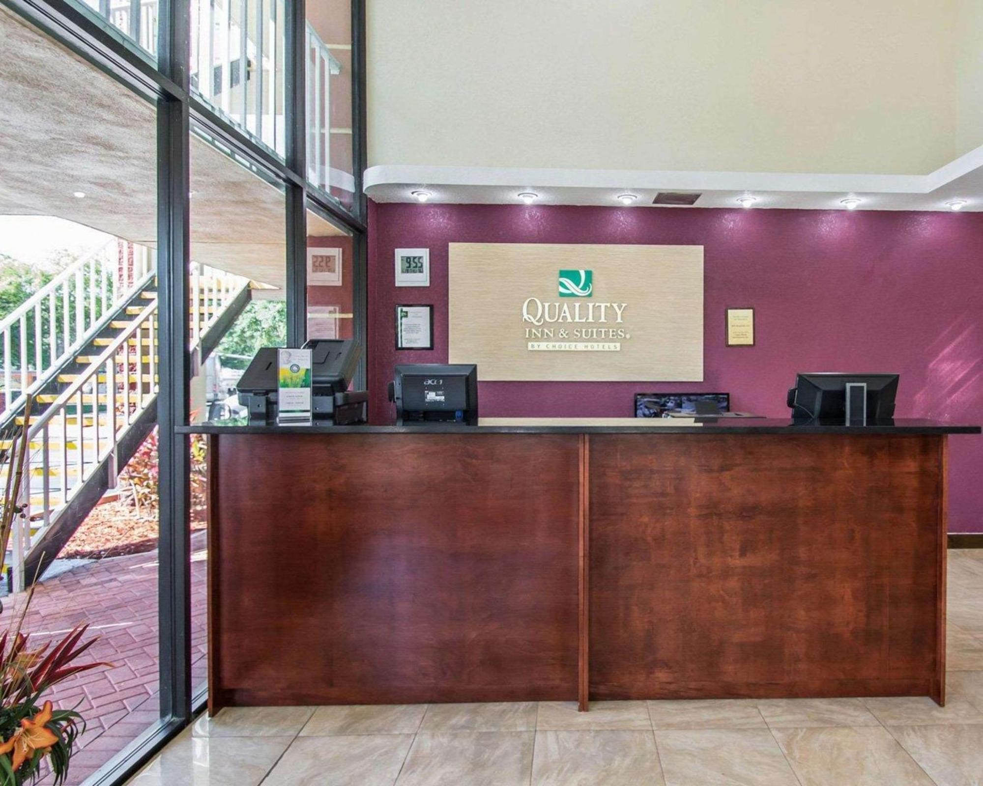 Quality Inn & Suites At Tropicana Field San Petersburgo Exterior foto