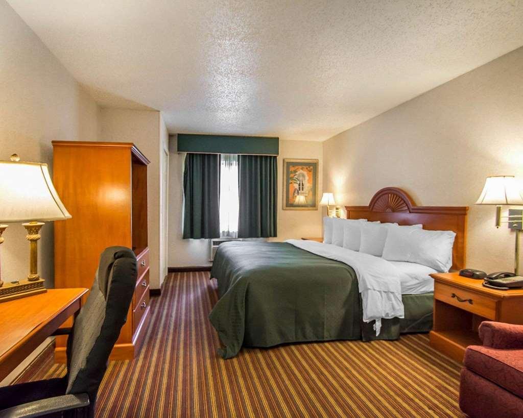 Quality Inn & Suites At Tropicana Field San Petersburgo Habitación foto