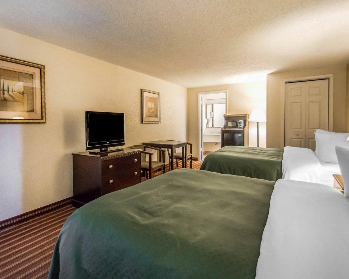 Quality Inn & Suites At Tropicana Field San Petersburgo Exterior foto