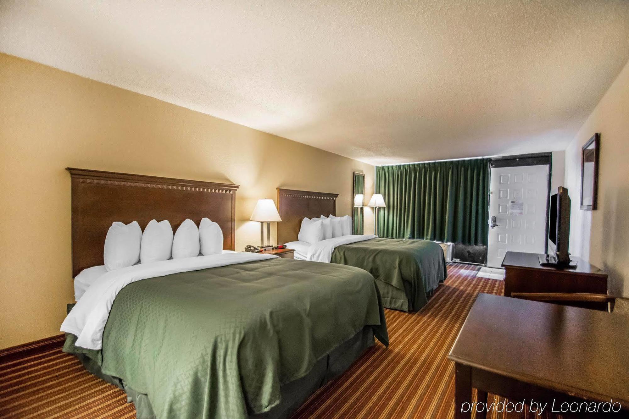 Quality Inn & Suites At Tropicana Field San Petersburgo Exterior foto