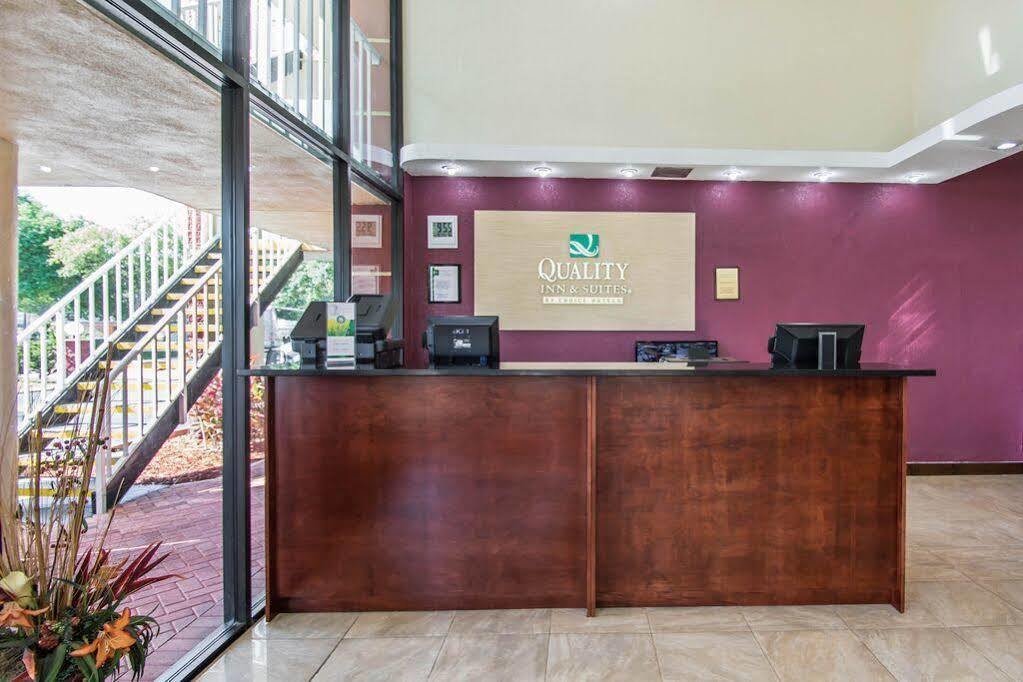 Quality Inn & Suites At Tropicana Field San Petersburgo Exterior foto