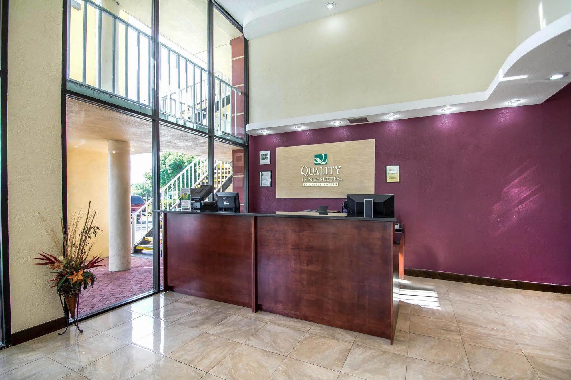 Quality Inn & Suites At Tropicana Field San Petersburgo Exterior foto