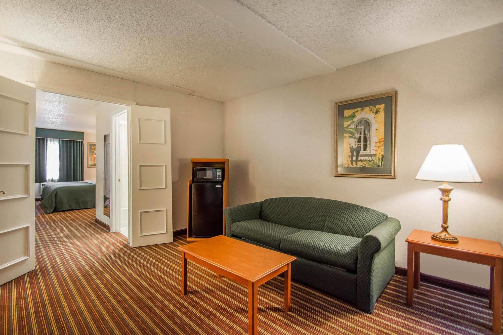 Quality Inn & Suites At Tropicana Field San Petersburgo Exterior foto